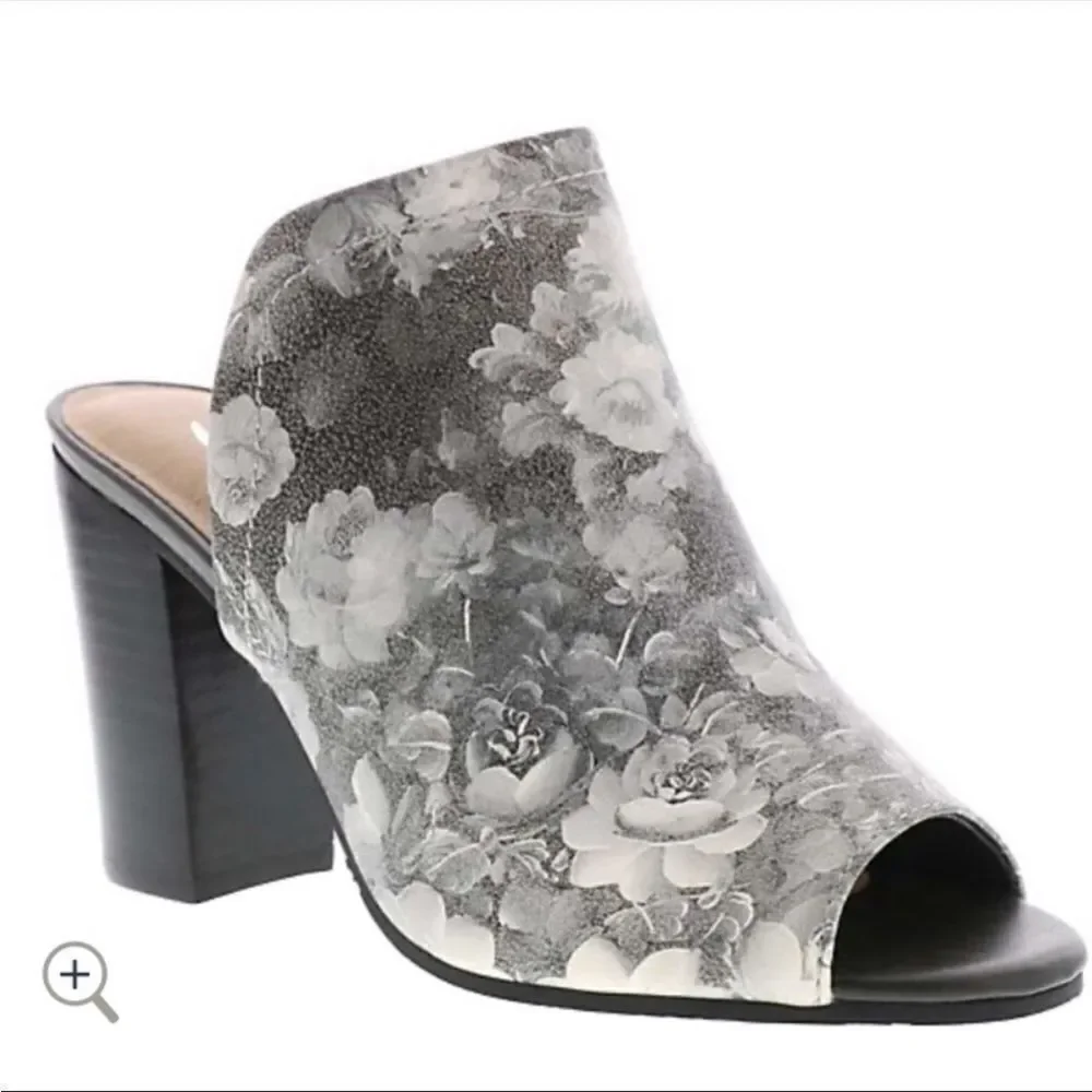 Sbicca Estela Floral Scenic Block Heel Open Toe Black Gray Sandals Slip On Comfy